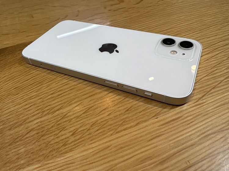 iPhone 12 128GB docomo（スマホ）の商品画像 - 査定依頼日：2025年8月6日 - 最高査定価格：32,000円