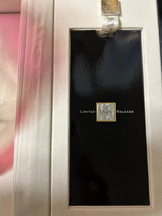  ザ・マッカラン 1824 コレクション MMIX リミテッドリリース （お酒）の商品画像 - 査定依頼日：2025年5月6日 - 最高査定価格：390,000円