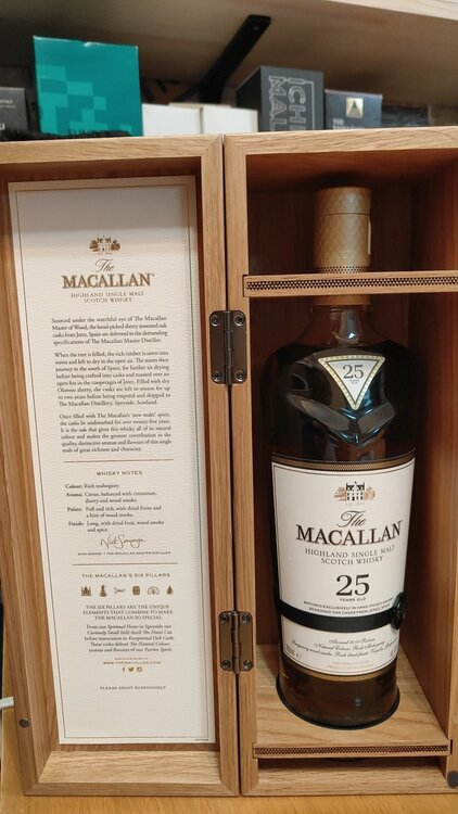 マッカラン25年2019瓶詰め（お酒）の商品画像 - 査定依頼日：2026年5月23日 - 最高査定価格：180,000円