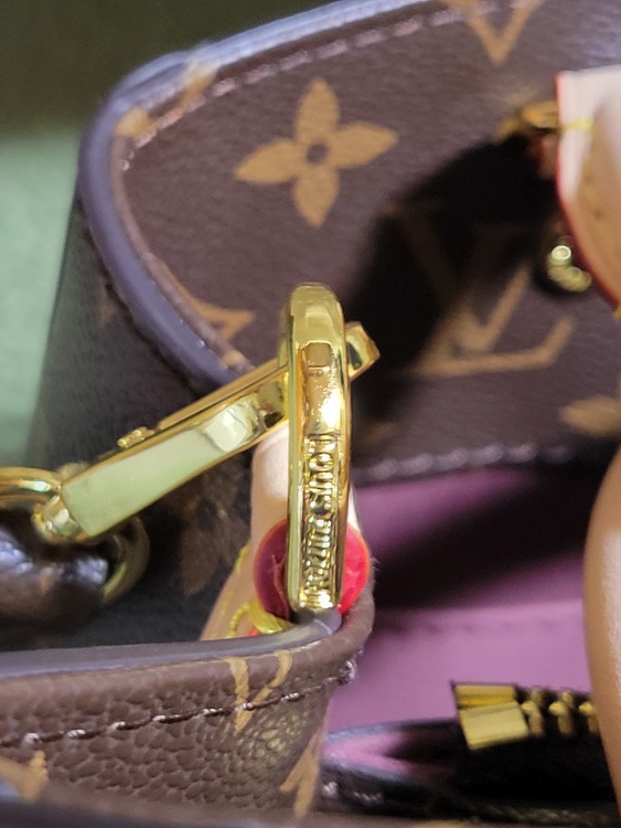 モンテーニュMM（ブランドバッグ）の商品画像 - 査定依頼日：2022年5月8日 - 最高査定価格：150,000円