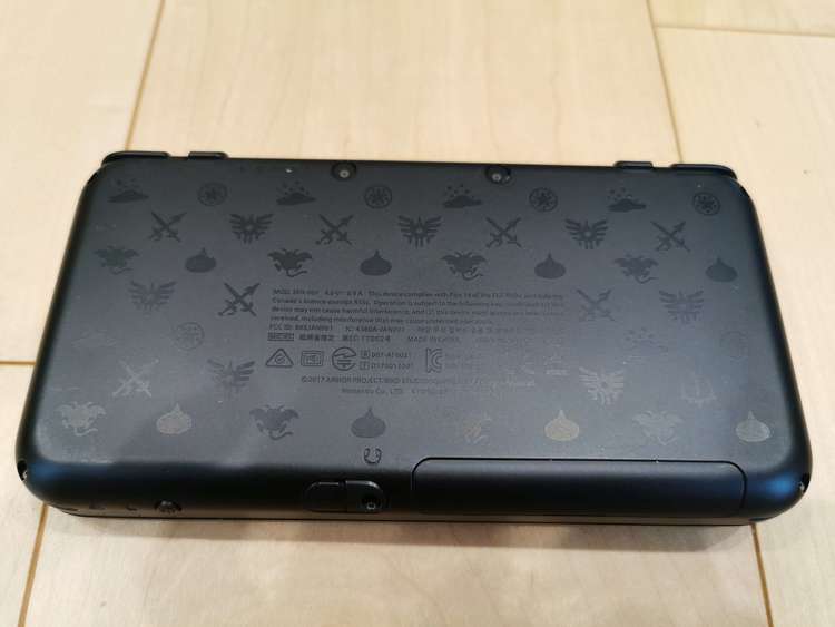 ニンテンドー2DS LLドラゴンクエストはぐれメタルエディション（ゲーム機本体・ゲームソフト）の商品画像 - 査定依頼日：2023年4月14日 - 最高査定価格：10,000円