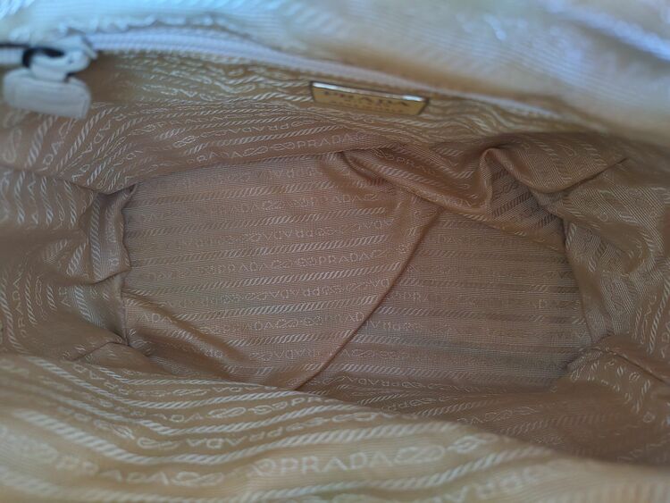 プラダ  （ブランドバッグ）の商品画像 - 査定依頼日：2025年9月27日 - 最高査定価格：15,000円