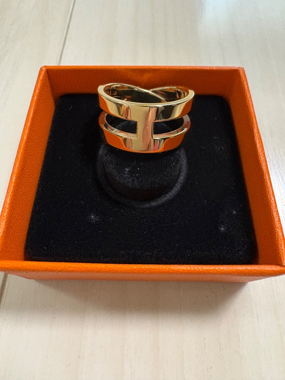 スカーフリング（ブランド財布・小物）の商品画像 - 査定依頼日：2026年2月23日 - 最高査定価格：10,000円