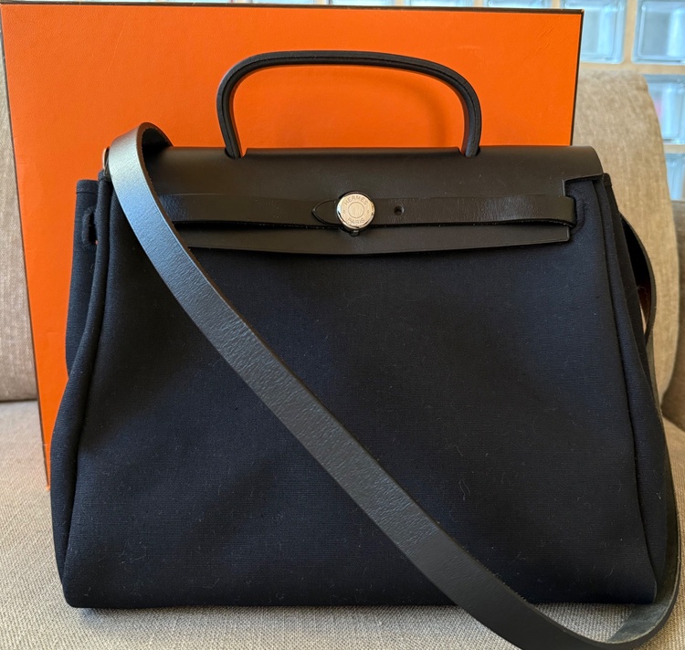 エールバッグ　2way PMサイズ（ブランドバッグ）の商品画像 - 査定依頼日：2026年2月13日 - 最高査定価格：180,000円