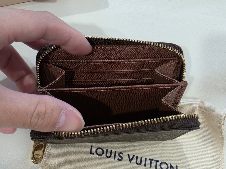 ジッピーコインパース（ブランド財布・小物）の商品画像 - 査定依頼日：2025年12月11日 - 最高査定価格：25,000円