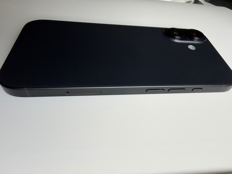 iPhone iPhone 16 128GB SIMフリー（スマホ）の商品画像 - 査定依頼日：2026年8月19日 - 最高査定価格：89,000円