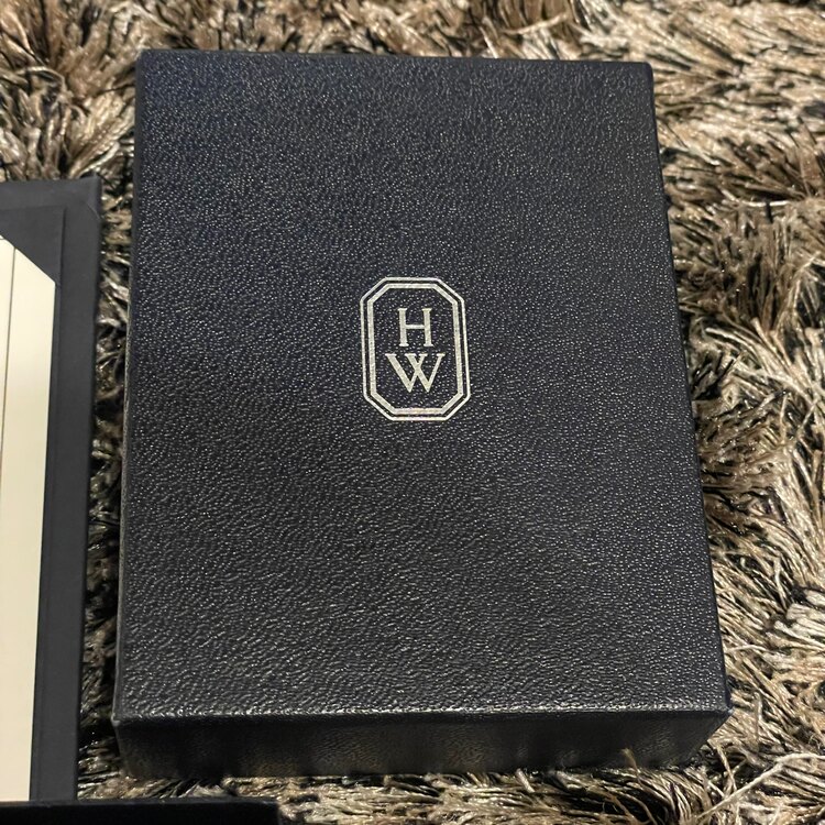 ハリーウィンストン ペアシェイプミニクロス ネックレス（金・貴金属）の商品画像 - 査定依頼日：2024年4月4日 - 最高査定価格：330,000円