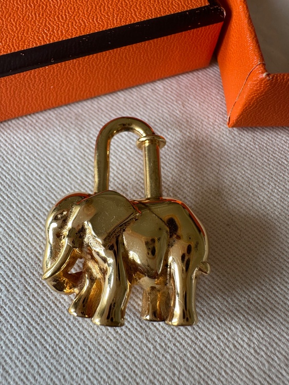 Hermès Elephant Cadena Gold Bag Charm エルメス エレファント（象）カデナ ゴールド バッグチャーム（ブランド財布・小物）の商品画像 - 査定依頼日：2026年8月26日 - 最高査定価格：70,000円