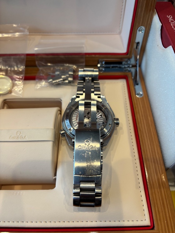 オメガ シーマスター 232.30.44.22.01.001（高級時計）の商品画像 - 査定依頼日：2025年12月19日 - 最高査定価格：585,000円