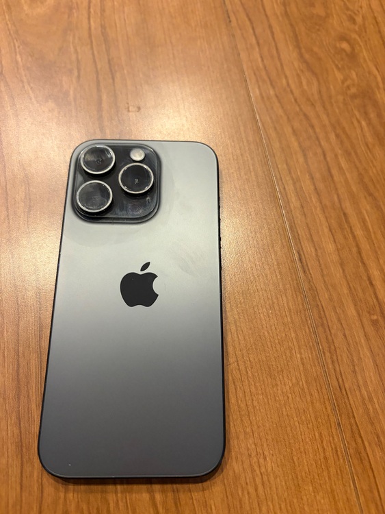 iPhone15Pro ブラック　128GB（スマホ）の商品画像 - 査定依頼日：2025年10月18日 - 最高査定価格：96,000円