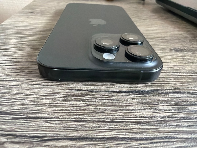 iPhone iPhone 16 Pro 256GB SIMフリー（スマホ）の商品画像 - 査定依頼日：2026年9月6日 - 最高査定価格：116,000円