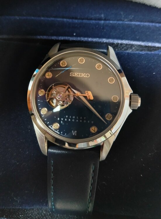 seiko ヴァイオレット·エヴァーガーデン ストーリー６モデル（高級時計）の商品画像 - 査定依頼日：2026年2月19日 - 最高査定価格：20,000円