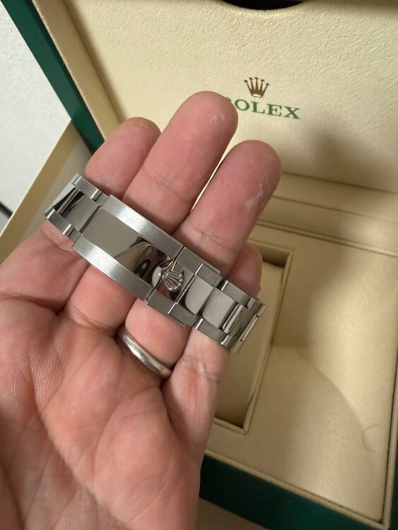 ロレックス GMTマスター 126710blr（高級時計）の商品画像 - 査定依頼日：2024年12月17日 - 最高査定価格：2,860,000円