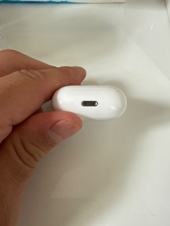 AirPods（オーディオ・スピーカー）の商品画像 - 査定依頼日：2026年6月4日 - 最高査定価格：100,000円