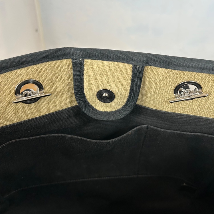 ドーヴィル（ブランドバッグ）の商品画像 - 査定依頼日：2026年3月4日 - 最高査定価格：220,000円