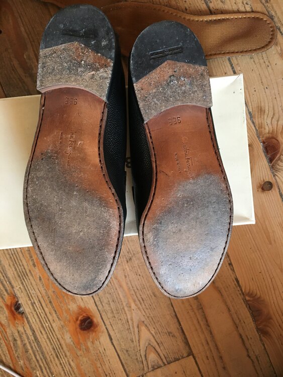 フェラガモメンズ革靴（古着・ファッション）の商品画像 - 査定依頼日：2024年12月1日 - 最高査定価格：999円