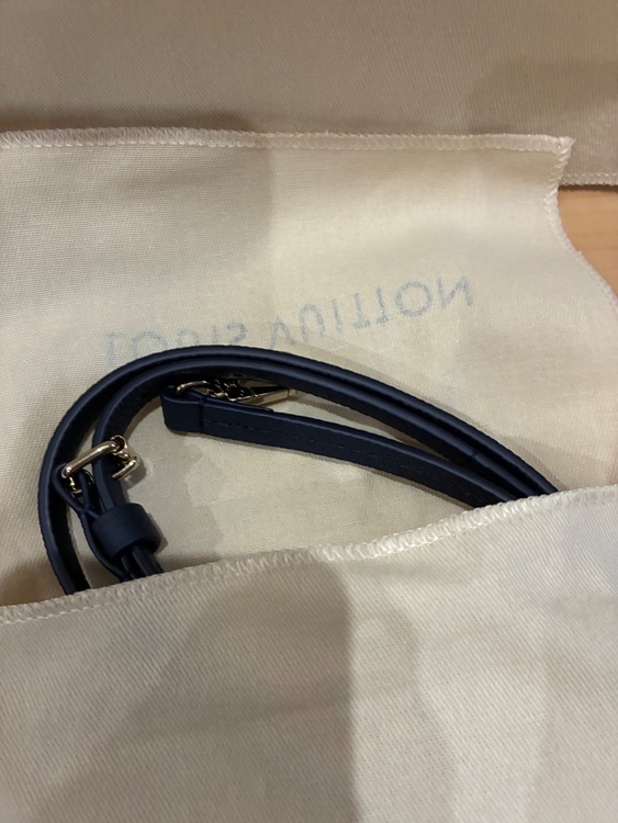 マヒナ　ブロッサムPM（ブランドバッグ）の商品画像 - 査定依頼日：2025年9月15日 - 最高査定価格：350,000円