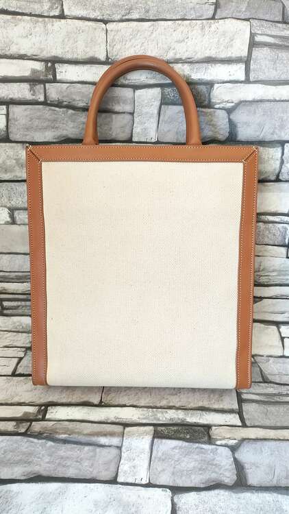 スモールバーティカルカバ（ブランドバッグ）の商品画像 - 査定依頼日：2025年3月2日 - 最高査定価格：40,000円