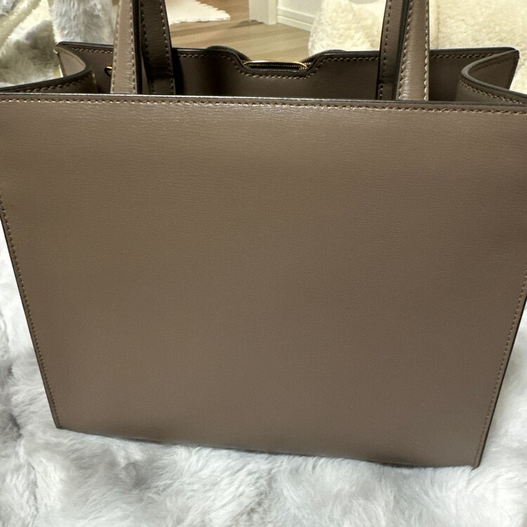 フェラガモ  （ブランドバッグ）の商品画像 - 査定依頼日：2025年2月10日 - 最高査定価格：48,000円