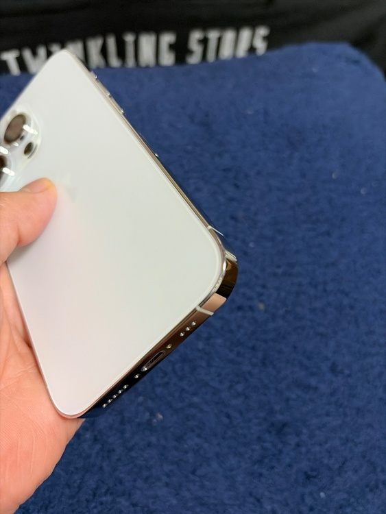 iPhone iPhone 14 Pro 256GB au（スマホ）の商品画像 - 査定依頼日：2026年9月20日 - 最高査定価格：73,000円