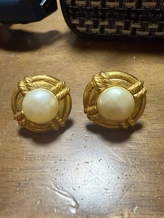 イヤリング（古着・ファッション）の商品画像 - 査定依頼日：2025年1月28日 - 最高査定価格：15,000円