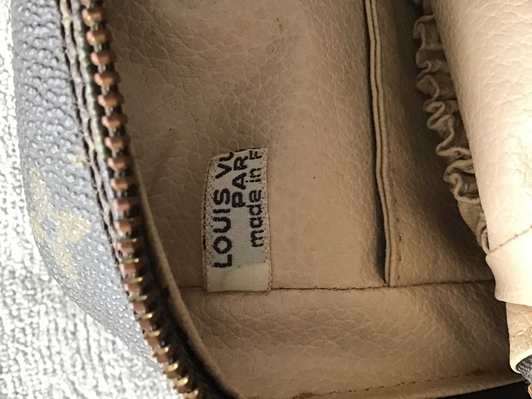 化粧ポーチ（ブランドバッグ）の商品画像 - 査定依頼日：2022年5月7日 - 最高査定価格：15,000円