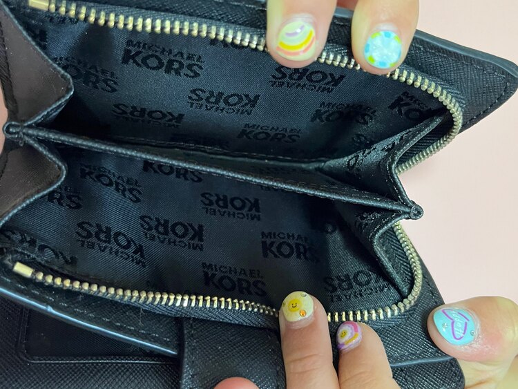 二つ折財布（ブランド財布・小物）の商品画像 - 査定依頼日：2025年3月31日 - 最高査定価格：1,000円