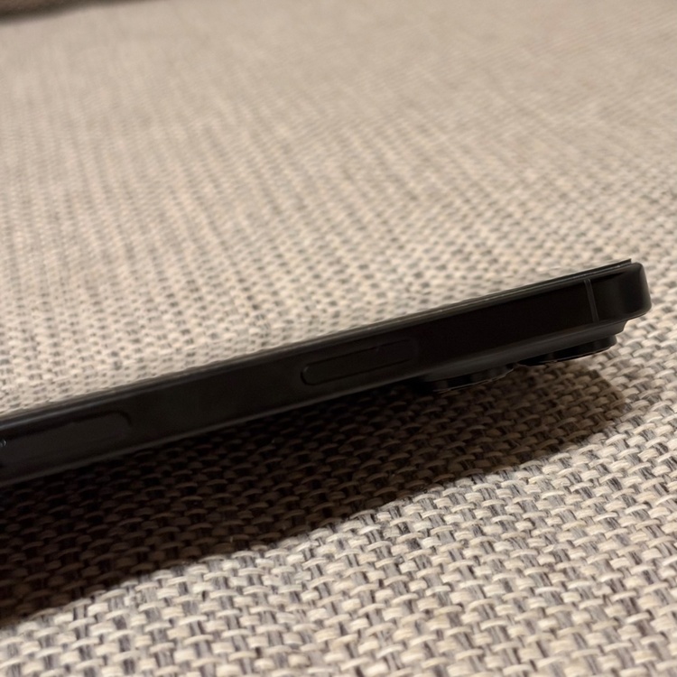 iPhone 16 Pro 256GB 本体 SIMフリー ブラックチタニウム（スマホ）の商品画像 - 査定依頼日：2026年9月26日 - 最高査定価格：121,000円
