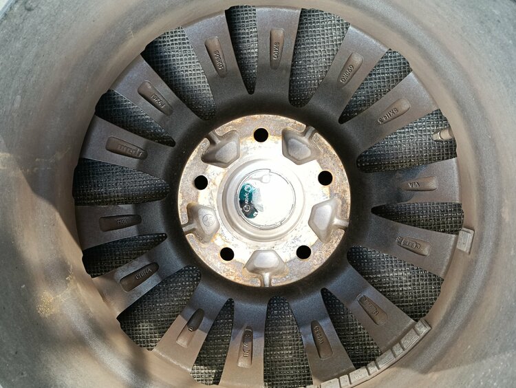 スタッドレスタイヤ付アルミホイール（カー用品）の商品画像 - 査定依頼日：2026年1月3日 - 最高査定価格：500円