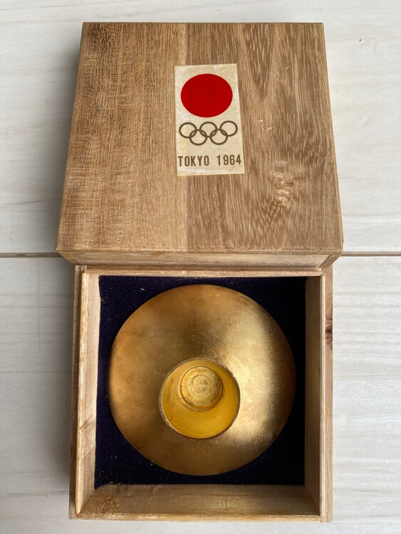 1964東京オリンピック記念メダル他（金・貴金属）の商品画像 - 査定依頼日：2024年4月23日 - 最高査定価格：10,000円
