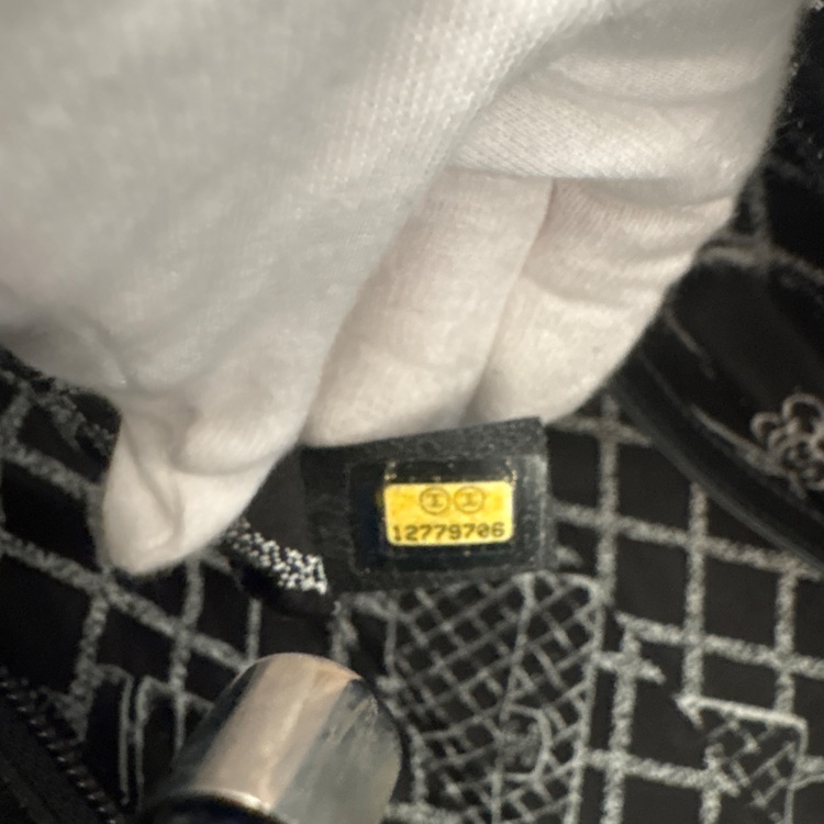 エッセンシャルトートバッグ（古着・ファッション）の商品画像 - 査定依頼日：2025年11月21日 - 最高査定価格：100,000円