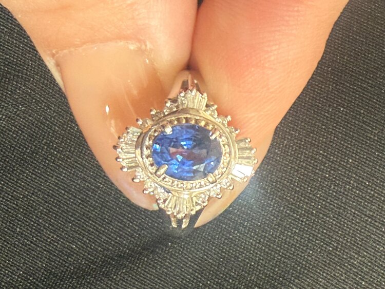 ブルーサファイアリング　pt900（宝石）の商品画像 - 査定依頼日：2025年4月1日 - 最高査定価格：100,000円