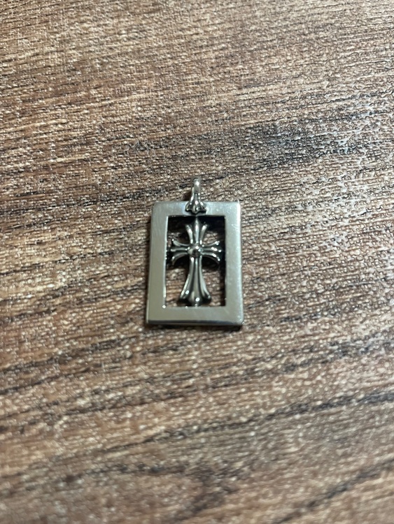 フレームCHクロスベビーファットチャーム（古着・ファッション）の商品画像 - 査定依頼日：2025年11月20日 - 最高査定価格：800円