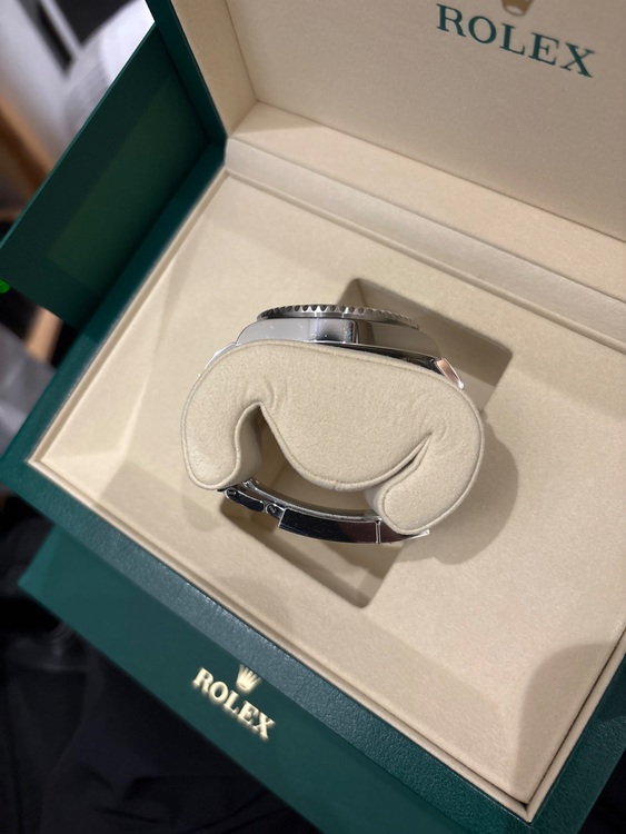 ロレックス GMTマスター 126710BLN（高級時計）の商品画像 - 査定依頼日：2025年6月19日 - 最高査定価格：2,370,000円