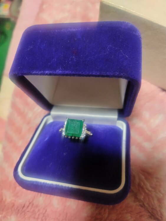 エメラルドリングダイアつき（金・貴金属）の商品画像 - 査定依頼日：2025年12月6日 - 最高査定価格：500,000円