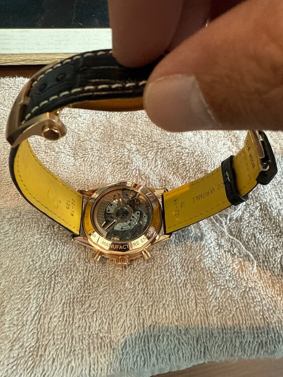 ブライトリング ナビタイマー RB0138211B1P1 ￥（高級時計）の商品画像 - 査定依頼日：2025年5月8日 - 最高査定価格：1,500,000円