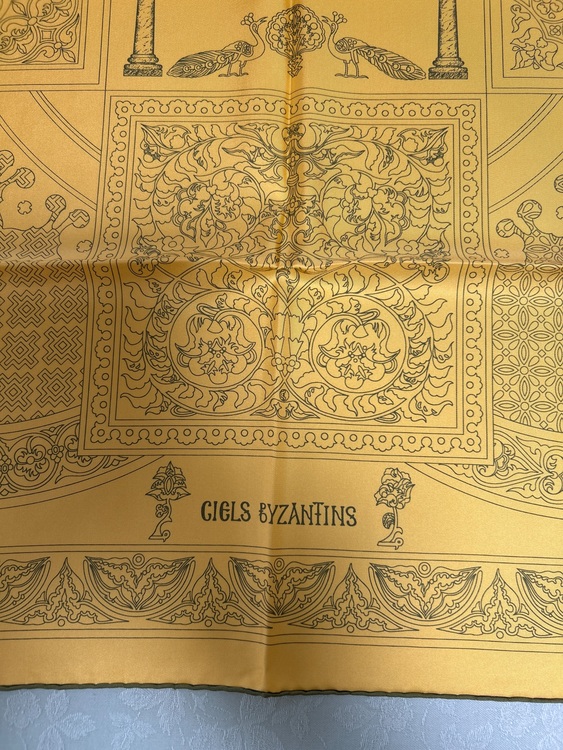 スカーフ（古着・ファッション）の商品画像 - 査定依頼日：2025年8月15日 - 最高査定価格：12,000円