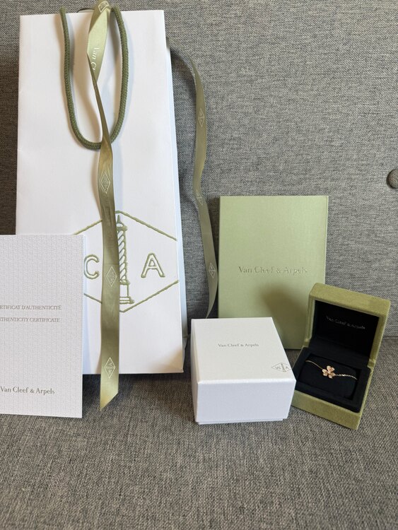 フリヴォルブレスレット、ミニモデル 18K ローズゴールド、ダイヤモンド VCA（金・貴金属）の商品画像 - 査定依頼日：2024年12月5日 - 最高査定価格：440,000円