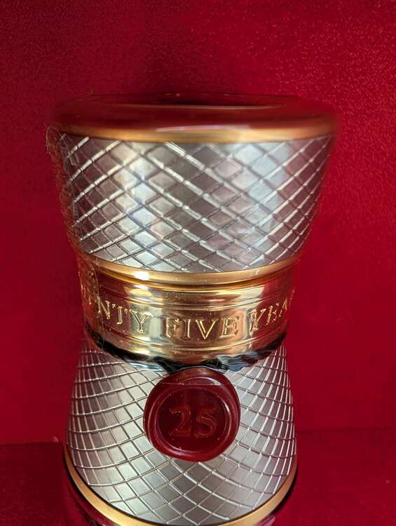 ウイスキー シーバスリーガル （お酒）の商品画像 - 査定依頼日：2025年1月2日 - 最高査定価格：16,000円