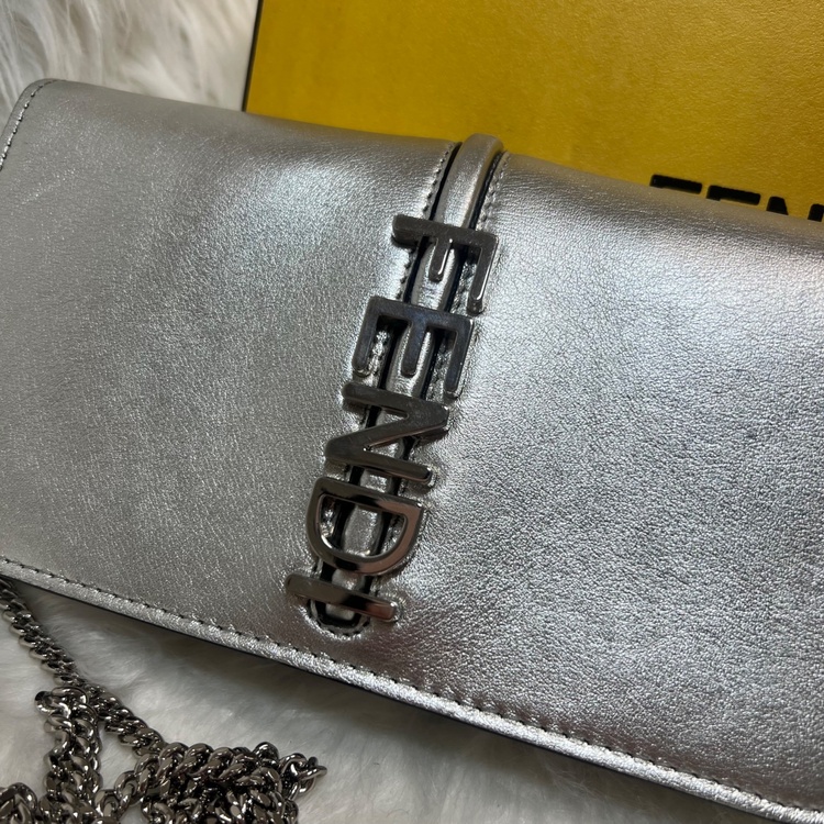 フェンディ  （ブランドバッグ）の商品画像 - 査定依頼日：2026年1月17日 - 最高査定価格：100,000円