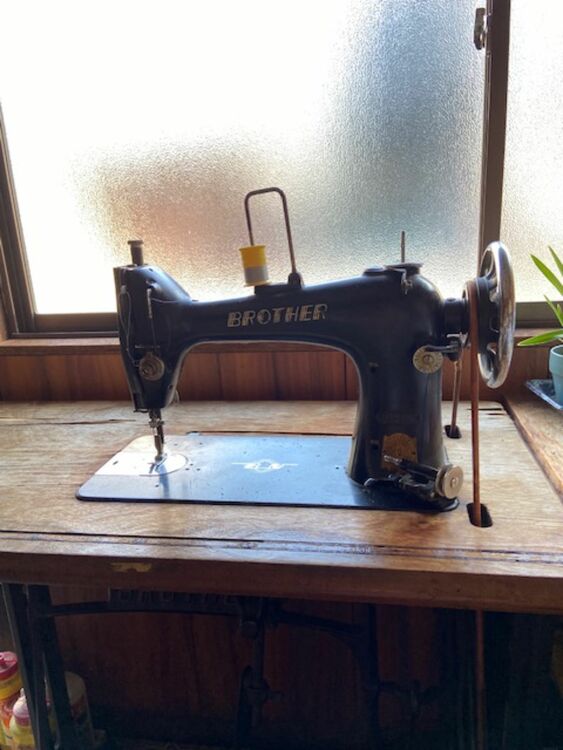 ブラザーの足踏みミシン。型番や年式は不明です。（家電）の商品画像 - 査定依頼日：2025年7月8日 - 最高査定価格：500円