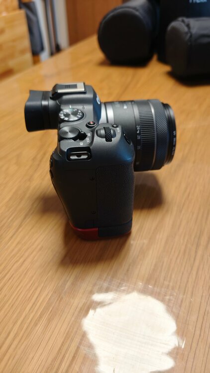 CANON EOS R8 レンズキット（カメラ）の商品画像 - 査定依頼日：2026年7月2日 - 最高査定価格：150,000円