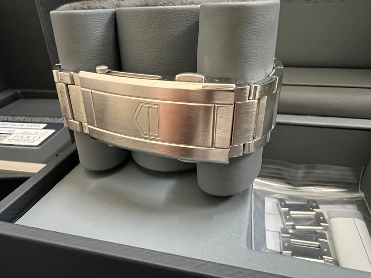 タグホイヤー アクアレーサー WBP201C.BRE778（高級時計）の商品画像 - 査定依頼日：2025年5月20日 - 最高査定価格：255,000円