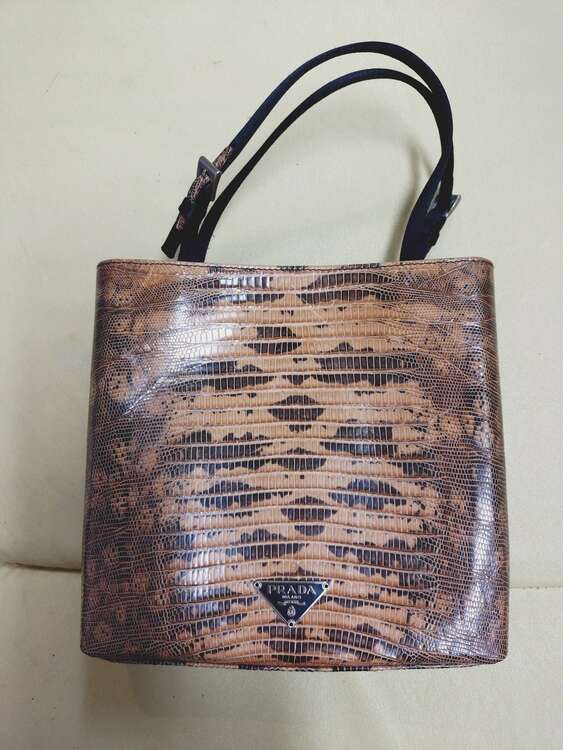 プラダ  （ブランドバッグ）の商品画像 - 査定依頼日：2025年5月25日 - 最高査定価格：30,000円
