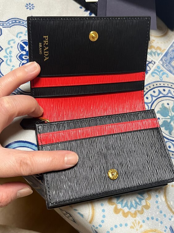 プラダ　財布（ブランド財布・小物）の商品画像 - 査定依頼日：2025年1月28日 - 最高査定価格：30,000円