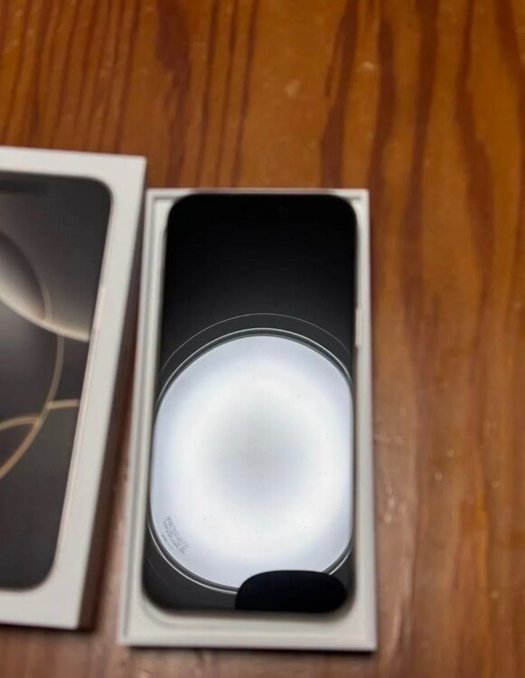 iPhone 16 Pro Max 256GB SIMフリー（スマホ）の商品画像 - 査定依頼日：2025年3月20日 - 最高査定価格：137,000円