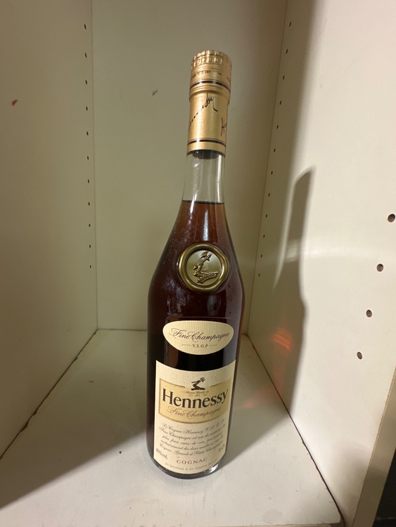 ブランデー ヘネシー （お酒）の商品画像 - 査定依頼日：2025年8月4日 - 最高査定価格：7,000円