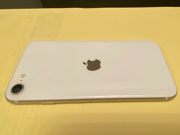 iPhone iPhone SE (第 3 世代) 64GB docomo（スマホ）の商品画像 - 査定依頼日：2026年10月24日 - 最高査定価格：18,000円