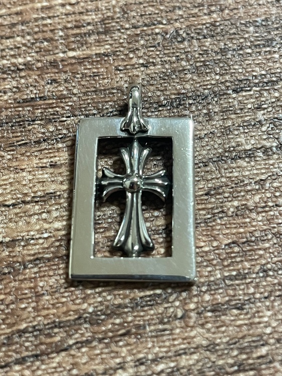 フレームCHクロスベビーファットチャーム（古着・ファッション）の商品画像 - 査定依頼日：2025年11月20日 - 最高査定価格：800円