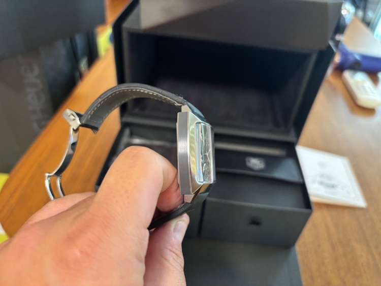 タグホイヤー モナコ V4 WAW208（高級時計）の商品画像 - 査定依頼日：2025年9月17日 - 最高査定価格：5,000,000円